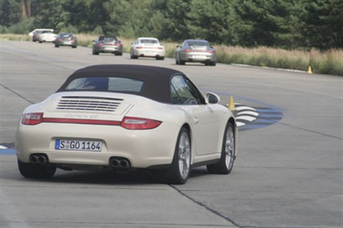 ֵӵ  Լݱʱ911 Carrera 4 ֮