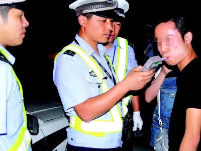 喝七两半白酒开车醉驾女司机撕交警笔录 汽车之家