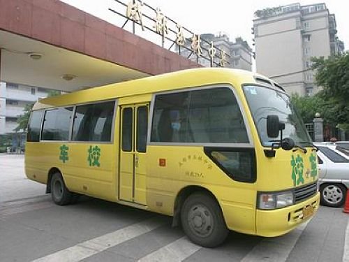 新规出台 成都校车每座必须设置安全带 汽车之家