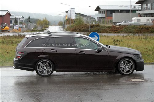采用家族脸谱 2012款C63 AMG旅行版曝光 汽车之家