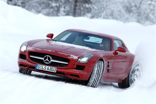 浪漫之旅 冰雪试驾2011款奔驰SLS AMG\(2\)