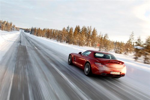 浪漫之旅 冰雪试驾2011款奔驰SLS AMG\(2\)