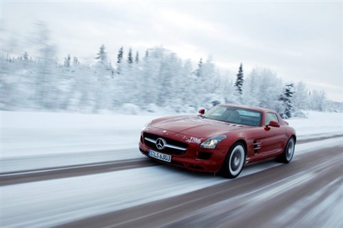 浪漫之旅 冰雪试驾2011款奔驰SLS AMG