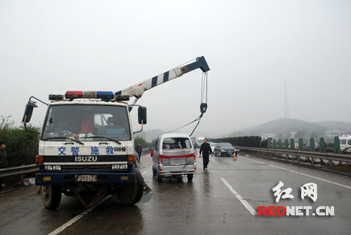 高速交警救援电话_江苏高速救援电话_救援车高速