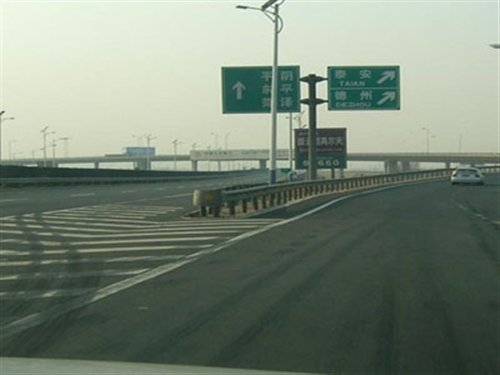 【图】山东高速公路维修不封闭交通 以人为本