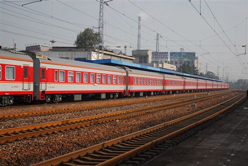 内蒙古呼和浩特7小时进京旅客列车开通