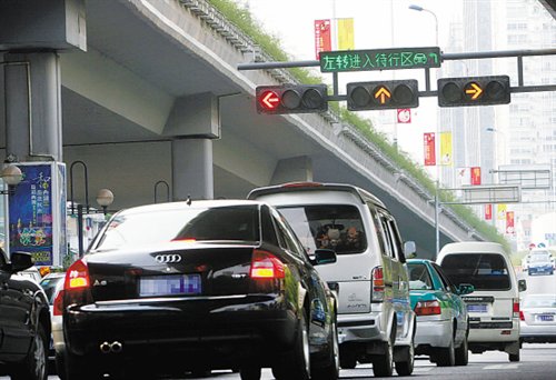 【图】昆明暂不处罚闯黄灯 电子眼不作调整