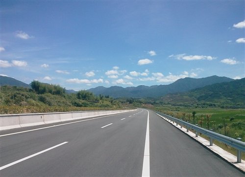 【图】滨莱高速快速处理事故路警联合保畅通_汽车之家