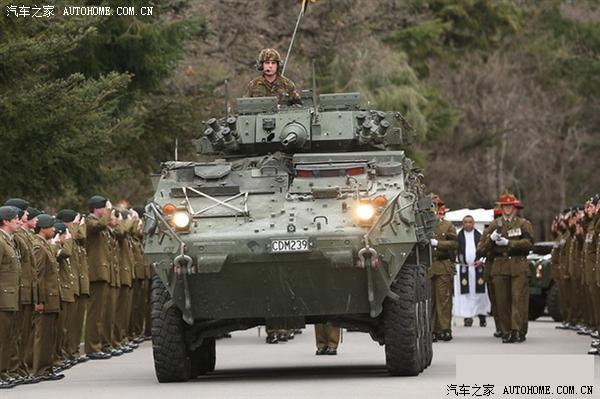 而且美军在2002年正式换装,lav25系列轮式装甲车改进型-斯崔克