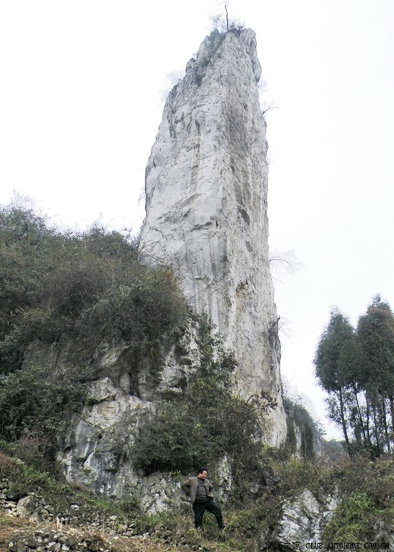 毕节的奇峰龙场田坎乡的石桩何官屯的石笋