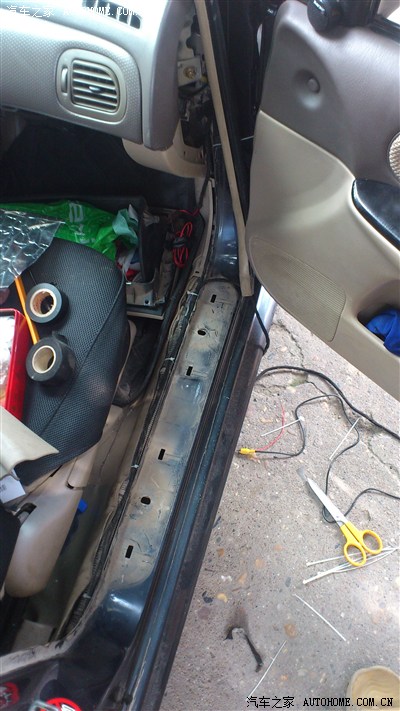 烈日下挥汗安装右后视镜和倒车摄像头和改装屏