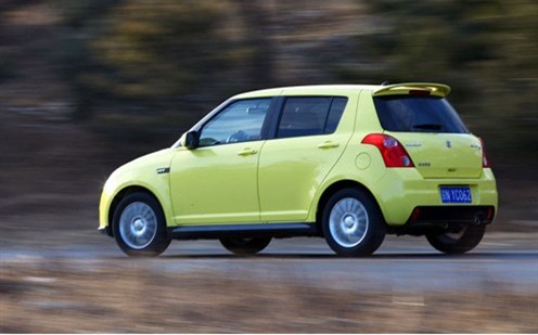 【图】真正值得购买的车 百名记者谈铃木雨燕