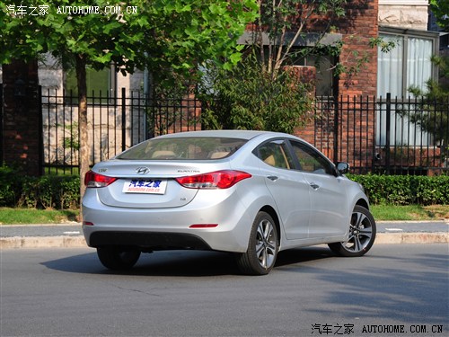 现代 北京现代 朗动 2012款 1.8L 自动尊贵型 现代 北京现代 朗动 2012款 1.8L 自动尊贵型