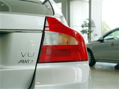 ֮ ֶ S80 4.4 V8 AWD