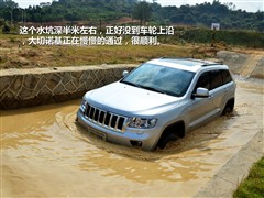 汽车之家 吉普(进口) 大切诺基(进口) 2011款 5.7 旗舰导航版