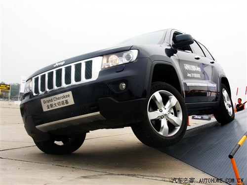 Jeep Jeep Z(M(jn)) 2011 5.7 Ş(do)