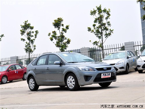 福特 長(zhǎng)安福特 福克斯 2011款 兩廂1.8 mt經(jīng)典型