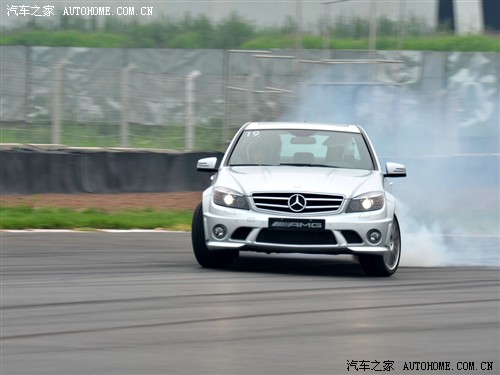  () AMG 2010 C 63 AMG ǿ