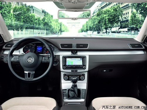  (M) PASSAT 2011 