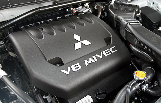 『这台v6发动机除了动力表现不错以外,平均11km/l的油耗也值得表扬』