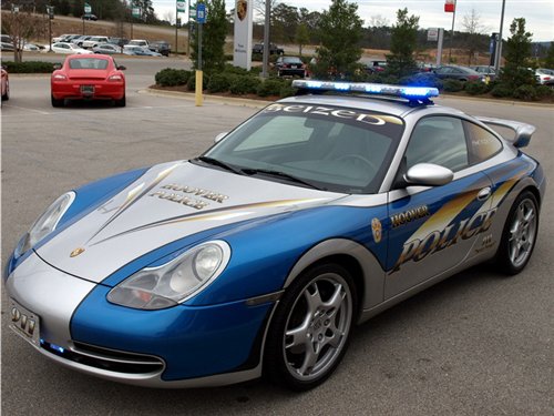 这款最新版保时捷911警车采用灰色和蓝色的车身外观喷涂
