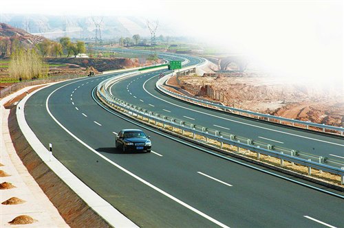 省道211线武威至仙米寺二级公路(甘肃段)改建工程自2010年4月开工,于