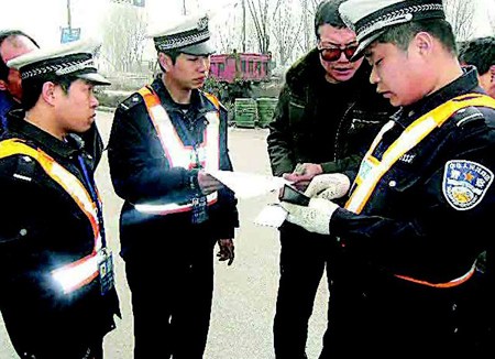 【图】九江交警交叉执法查处交通违法79起