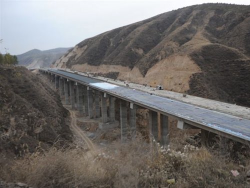 【图】忻保高速:191公里高速路没一个加油站