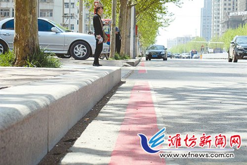 【图】潍坊路边红色边缘线警示车辆禁止停车