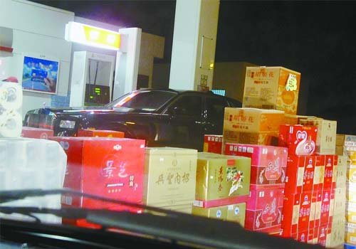 【图】网友反映:加油站兼职卖酒应禁止