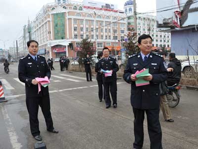 【图】献县交警利用110宣传日宣传驾管新规