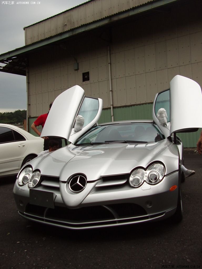 实拍刚入关的奔驰slr