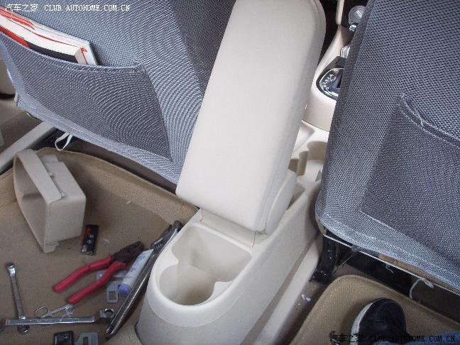 让你的右手更惬意亲手安装朗逸原厂扶手箱作业