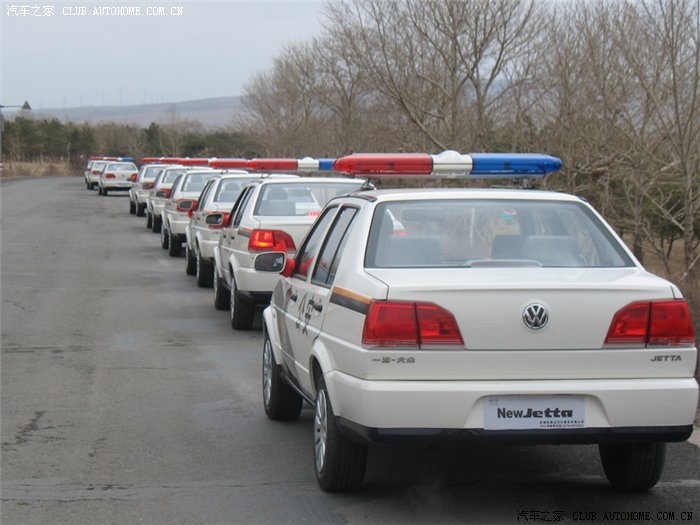 单位订的2010款新捷达警车各位欣赏一下吧
