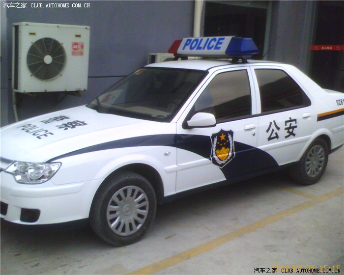 爱丽舍警车图片