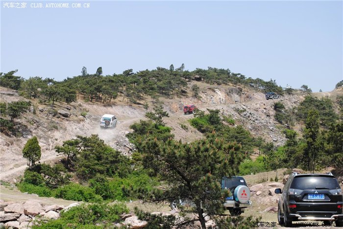 駕車爬諸城障日山