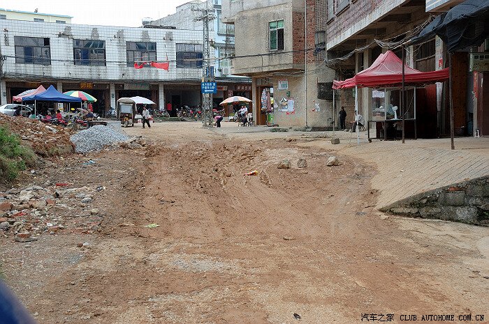 從速路口到石塘鎮路還算走,但到石塘鎮就開始雨,真天空